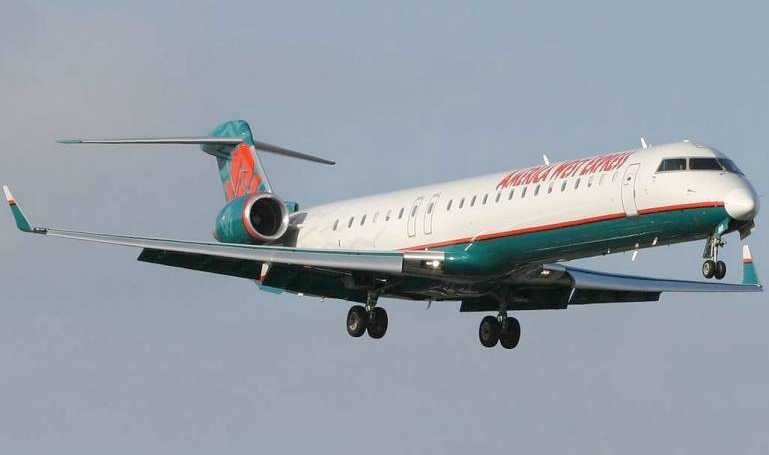 CANADAIR CL-600 Challenger 890 CANADAIR CL-600 Regional Jet CRJ-705 CANADAIR CL-600 Regional Jet CRJ-900 CRJ9 aircraft photograph