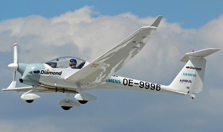 DIAMOND DA-36 E-Star DA36 aircraft photograph