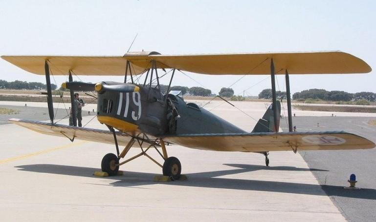 DE HAVILLAND DH-82 Queen Bee DE HAVILLAND DH-82 Tiger Moth DE HAVILLAND AUSTRALIA DH-82 Tiger Moth DE HAVILLAND CANADA DH-82 Tiger Moth OGMA DH-82 Tiger Moth DH82 aircraft photograph