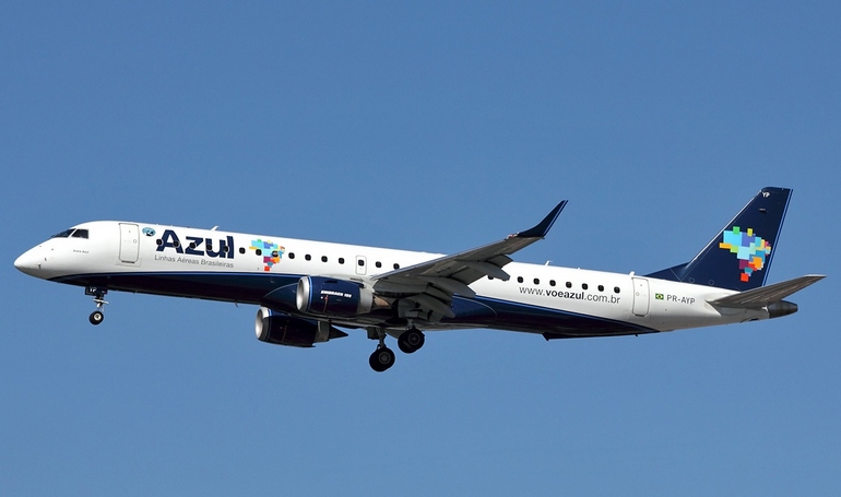 EMBRAER 195 EMBRAER ERJ-190-200 E195 aircraft photograph