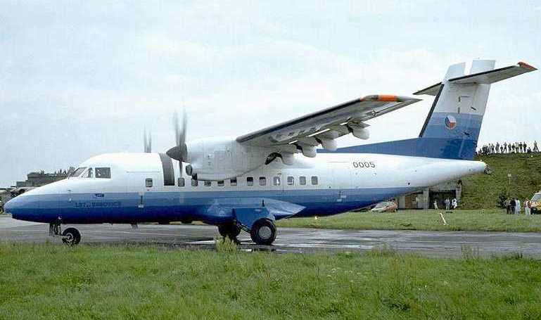 LET L-610 L610 aircraft photograph