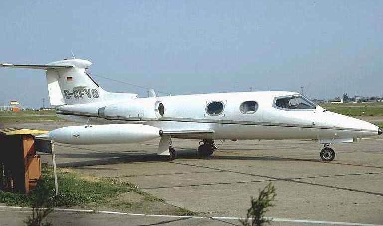 GATES LEARJET 24 LEAR JET 24 LJ24 aircraft photograph