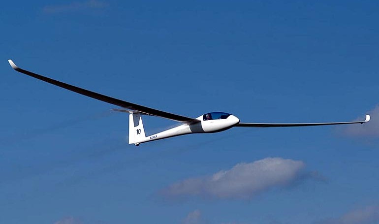 DG FLUGZEUGBAU LS-10ST LS10 aircraft photograph