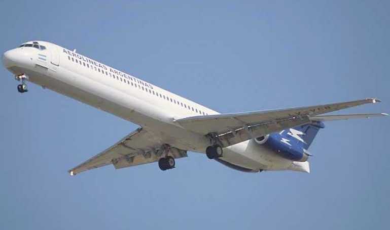 BOEING MD-88 MCDONNELL DOUGLAS MD-88 MD88 aircraft photograph