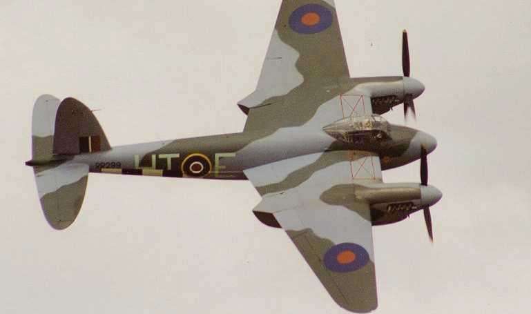 DE HAVILLAND DH-98 Mosquito MOSQ aircraft photograph